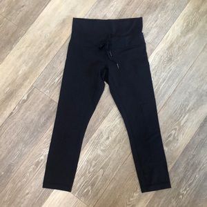 LULULEMON cropped tights black size 6
